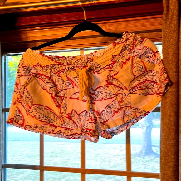 Roxy Pants - FLAX/LINEN shorts. Sporty and sophisticated. Size MEDIUM